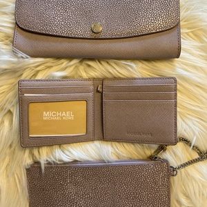Michael Kors wristlet wallet